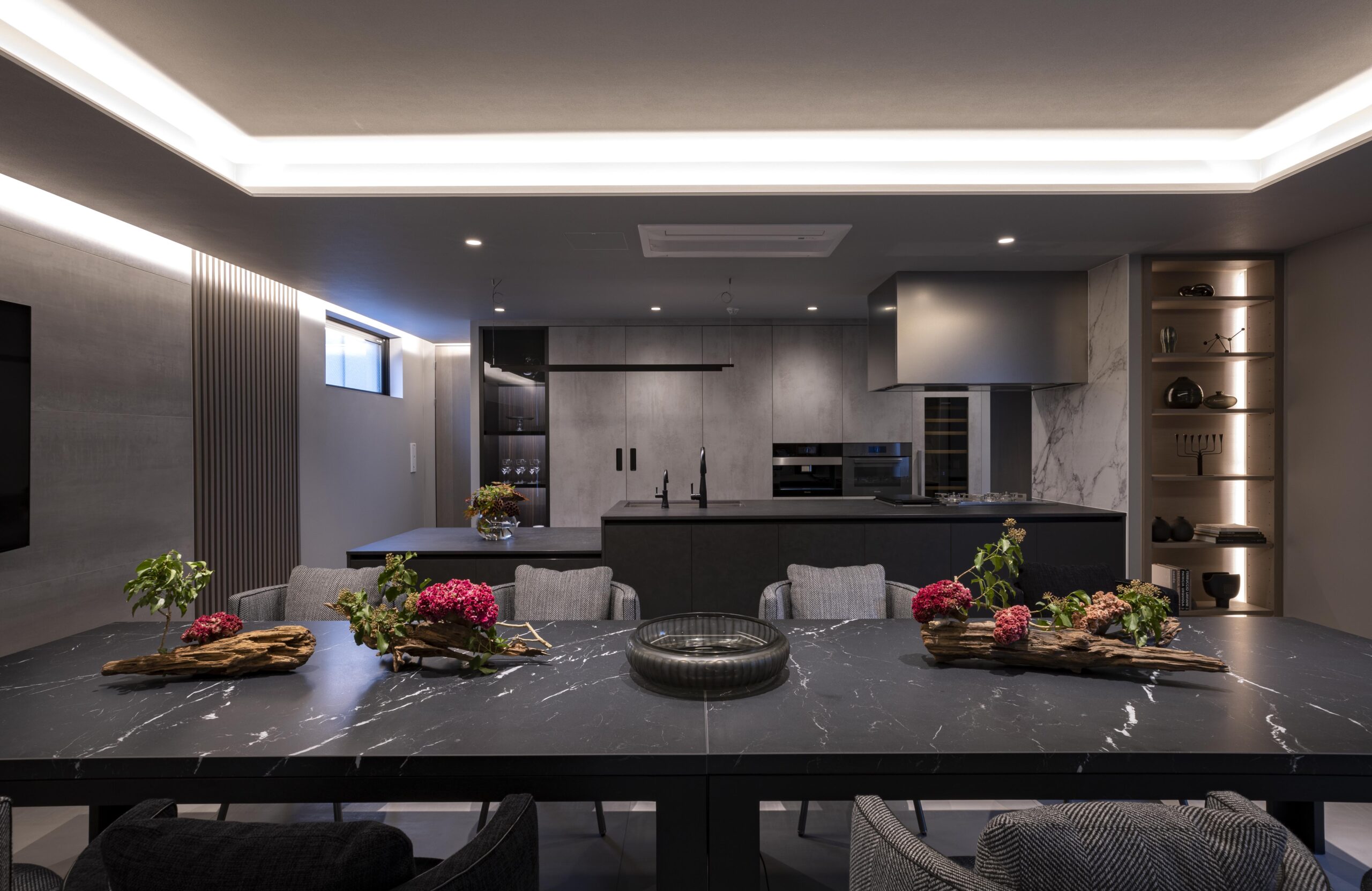 喧騒を離れ社交を愉しむ洗練された別邸